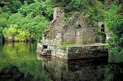 Connemara; Cong Abbey, Cong. Chapel in river. North of Galway. Location: IRE, Co. Mayo , , . [ref. to #165.057]