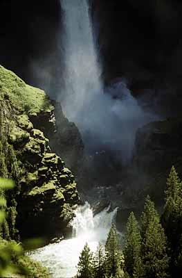 The foot of the waterfall. Location: BC, Thompson-Nicola Regional District, Wells Gray Provincial Park, Clearwater River Area, Helmckin Falls, on the Murtle River. [ref. to #167.068]