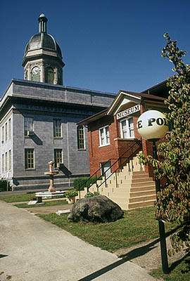 County Courthouse & Murphy Police Department, Museum. Location: NC, Cherokee County, Valley River Area, Murphy. [ref. to #179.057]