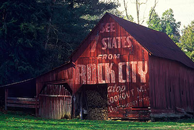 Red barn: "See 7 States From Rock City". Location: NC, Swain County, Tuckaseegee Valley, Bryson City. [ref. to #206.080]