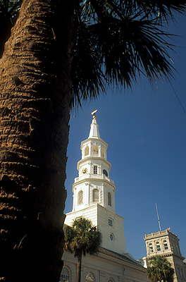 SC: Charleston County, Charleston Area, City of Charleston, Downtown Historic District, Charleston; Meeting Street St. Michael's Episcopal Church Steeple viewed from Broad St.; plam [Ask for #211.090.]