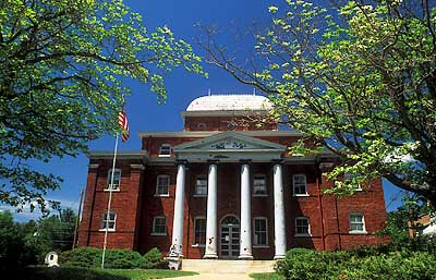 Ashe County Courthouse. Dogwoods in bloom. Location: NC, Ashe County, New River Valley, Jefferson. [ref. to #226.027]