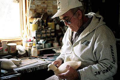 Decoy carver Curt Salter at work in his shop. RELEASED. Location: NC, Carteret County, Eastern Peninsula (The Lovis Shore), The Core Sound, Harkers Island. [ref. to #233.380]