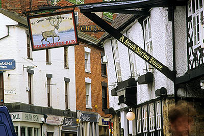 ENG: Thames & Chilterns Region, Oxfordshire, Upper Cherwell Valley, Banbury, Sign for the Olde Reine Deer Inn, a 14th C. coaching house, suspended above Parson's Street. [Ask for #243.024.]