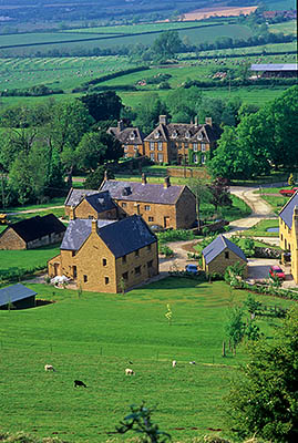 ENG: West Midlands Region, Warwickshire, Banbury Area ("Banburyshire"), Cotswolds AONB, Edge Hill, View from Nadbury towards the village and manor house of Arlescote [Ask for #243.076.]