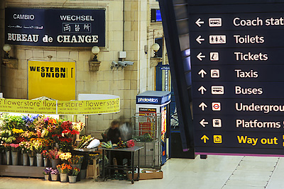 Victoria Station, Station Interior. High view across the lobby towards a flower stand and bureau de change. Location: ENG, Greater London , City of Westminster. [ref. to #256.094]