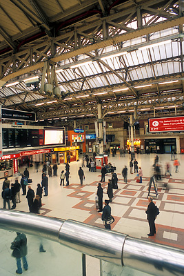 Victoria Station, Station Interior. A mezzanine overlooks the entrance to the boarding platforms. Location: ENG, Greater London , City of Westminster. [ref. to #256.099]