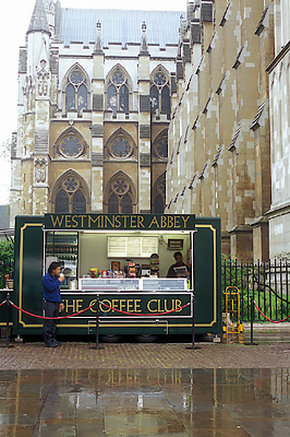 Westminster Abbey. Coffee wagon outside the main door, in the rain. Location: ENG, Greater London , City of Westminster, St James District. [ref. to #256.116]