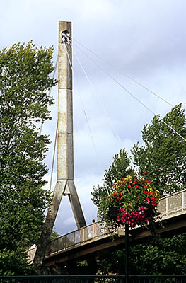 ENG: West Midlands Region, Shropshire, Shrewsbury and Atcham District, Shrewsbury, Framwell Bridge, a cable-stayed foot bridge over the River Severn [Ask for #262.539.]