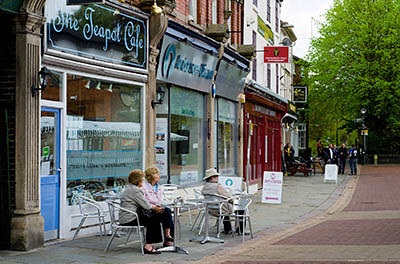 ENG: West Midlands Region, Staffordshire, The Trent Valley, Burton-on-Trent, Town Center, Cafes along a side lane that leads to parklands along the River Trent [Ask for #270.010.]