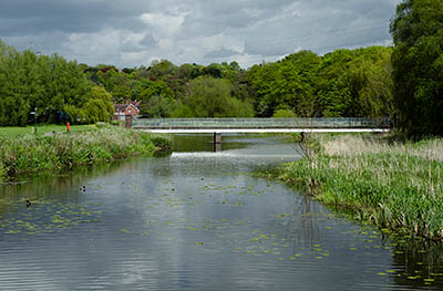 ENG: West Midlands Region, Staffordshire, The Trent Valley, Burton-on-Trent, Trent River, The River Trent in the town center [Ask for #270.013.]