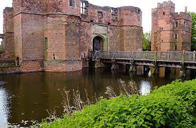 ENG: East Midlands Region, Leicestershire, Leicester Area, Leicester City, Kirby Muxloe Castle (EH), Moat and bridge, in front of gatehouse [Ask for #270.028.]