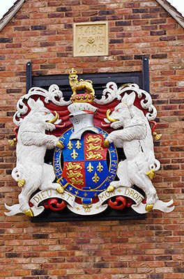 ENG: East Midlands Region, Leicestershire, Western Leicestershire, Shenton, Bosworth Battlefield Heritage Centre, Richard III's coat of arms on the side of a museum building [Ask for #270.064.]