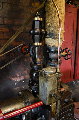 ENG: West Midlands Region, Staffordshire, The Trent Valley, Burton-on-Trent, Claymills Pumping Station, Detail of a steam engine as it runs [Ask for #270.222.]