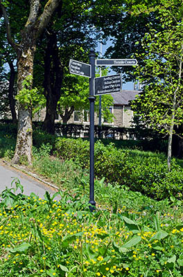 ENG: The Northwest Region, Lancashire, The Pennines, Blackburn-with-Darwen, Corporation Park, Trail sign, directing walkers to the Colourfields Panopticon [Ask for #270.353.]