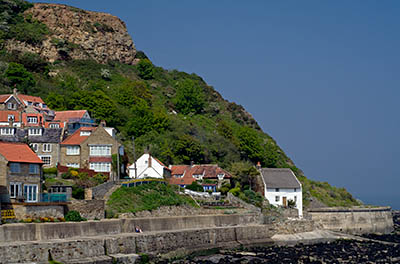 ENG: Yorkshire & Humberside Region, North Yorkshire, North Yorkshire Coast, Sea Cliffs, Runswick Bay, Old fishing village terraces up from the cliff foot; old harbor [Ask for #270.476.]