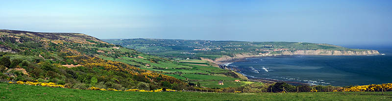 ENG: Yorkshire & Humberside Region, North Yorkshire, North Yorkshire Coast, Sea Cliffs, Ravenscar, Cliff-top view towards Robin Hood's Bay [Ask for #270.536.]